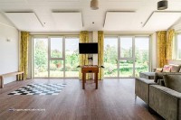 Gruppenunterkunft in Holland mit Relax-Raum mit Bar
